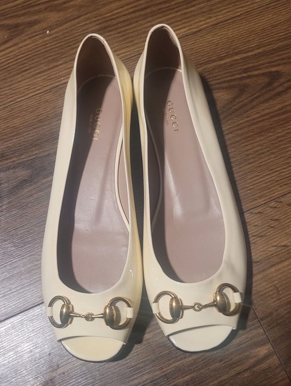 BRAND NEW Gucci Cream Patent Leather Ballet Flats with Gold Horsebit
